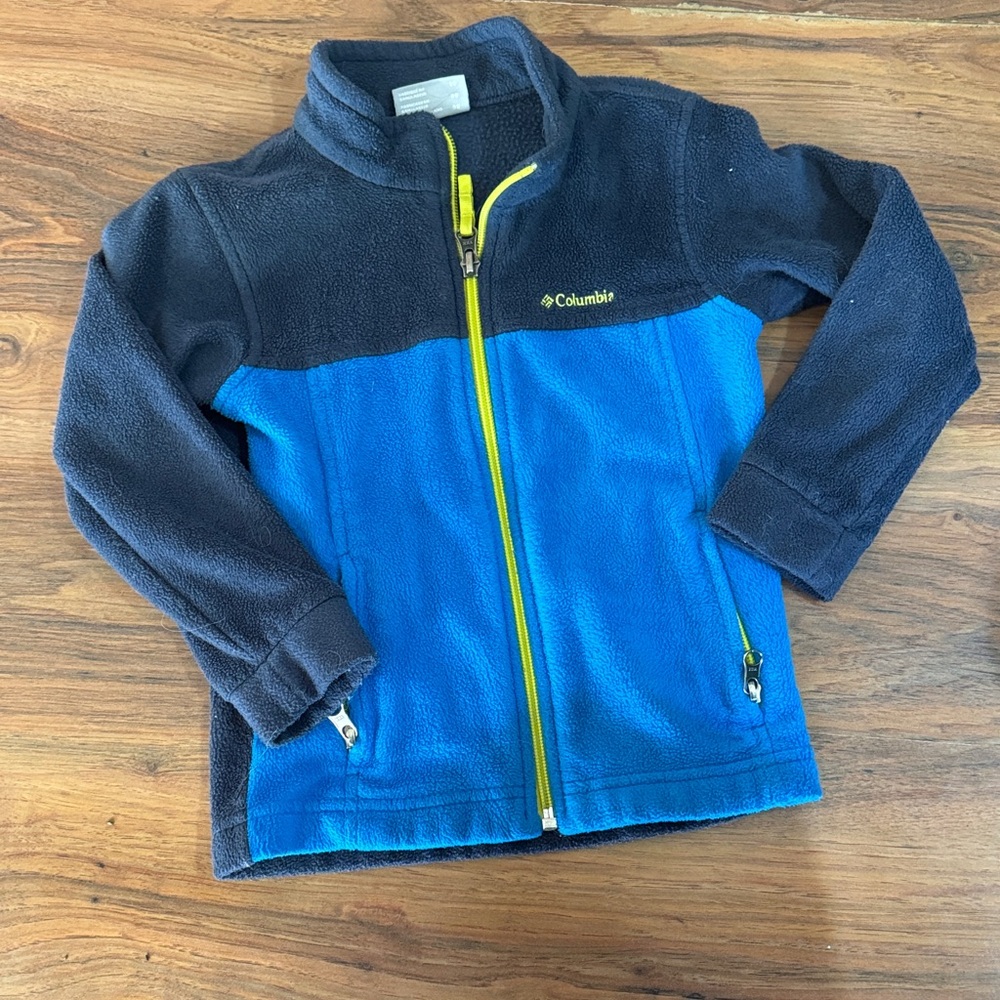 Columbia Two-Tone Blue and Black Fleece Jacket